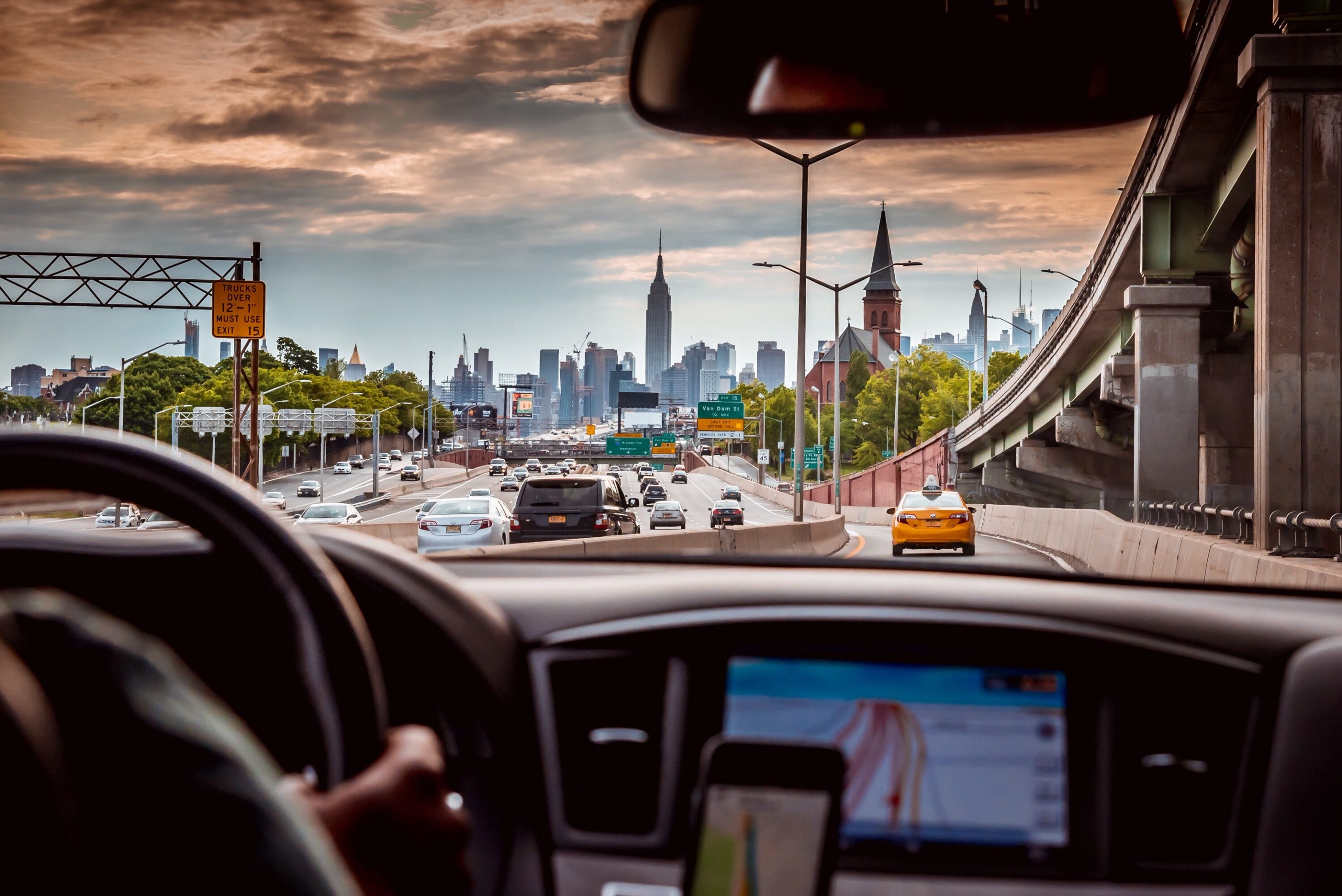 view-of-empire-state-building-and-manhattan-skylin-PFCNKSN